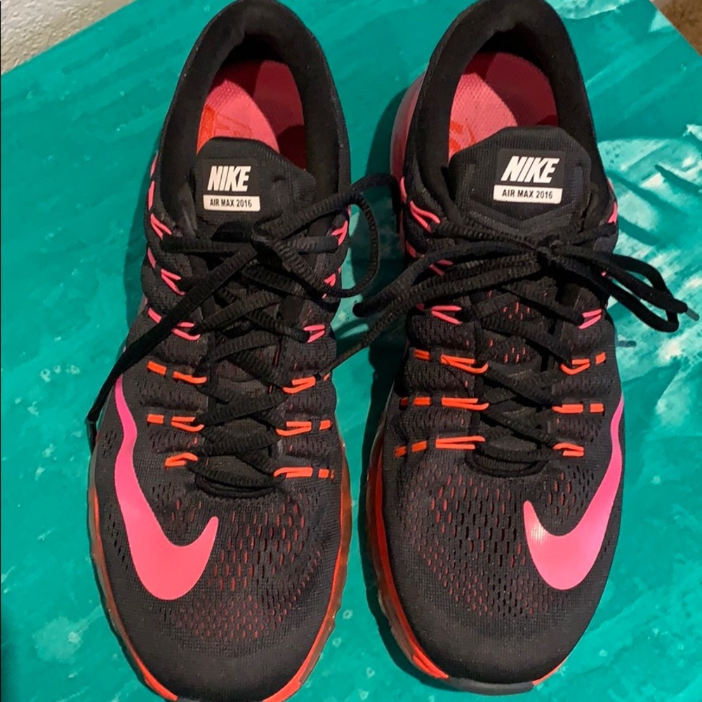 NIKE AIR MAX 2016